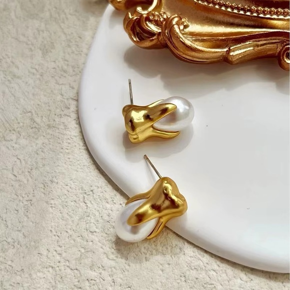 Schiaparelli Style Tooth Stud Earrings - Picture 2 of 6